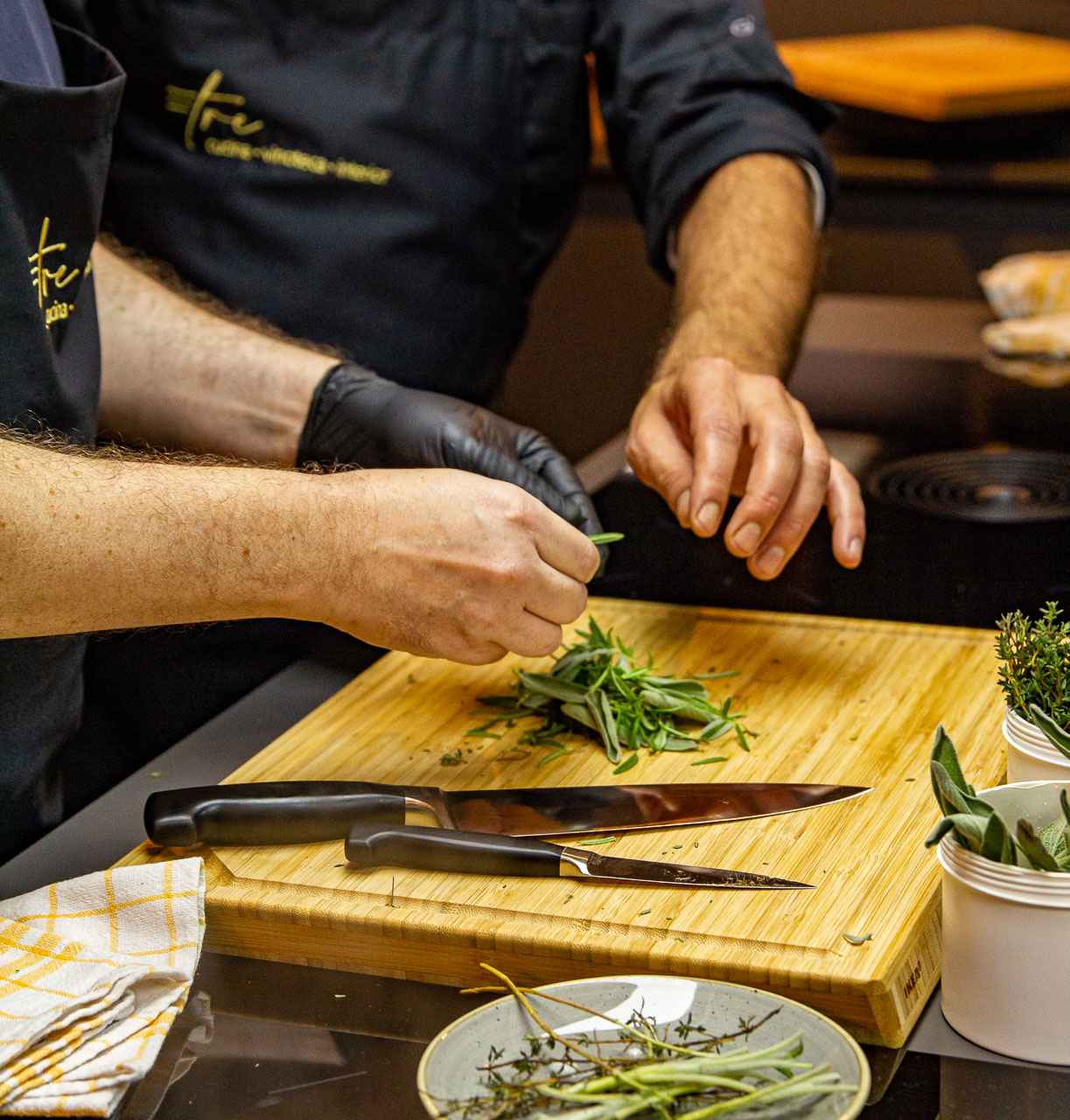 SHOWK CHE Tre SHOWK CHE Tre